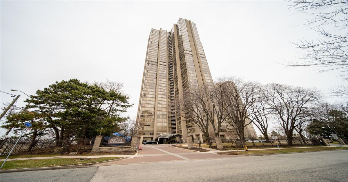 2045 Lakeshore Boulevard W Toronto