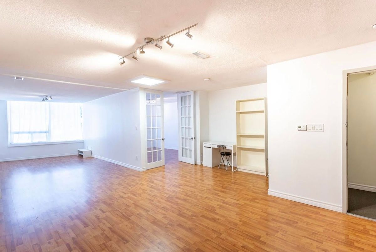 2963 Dundas Street W Toronto 2963 Dundas Street W Toronto