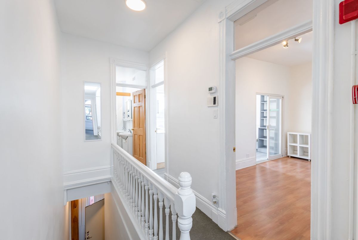 2963 Dundas Street W Toronto 2963 Dundas Street W Toronto