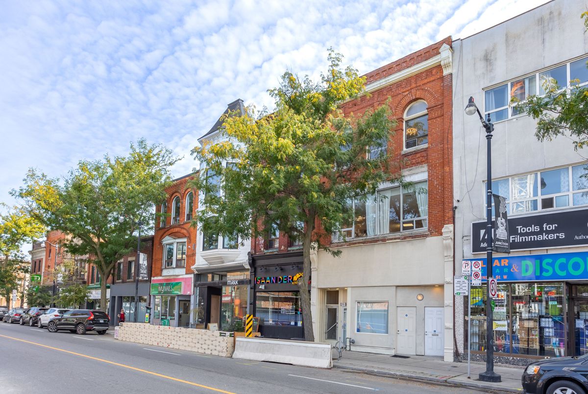2963 Dundas Street W Toronto 2963 Dundas Street W Toronto