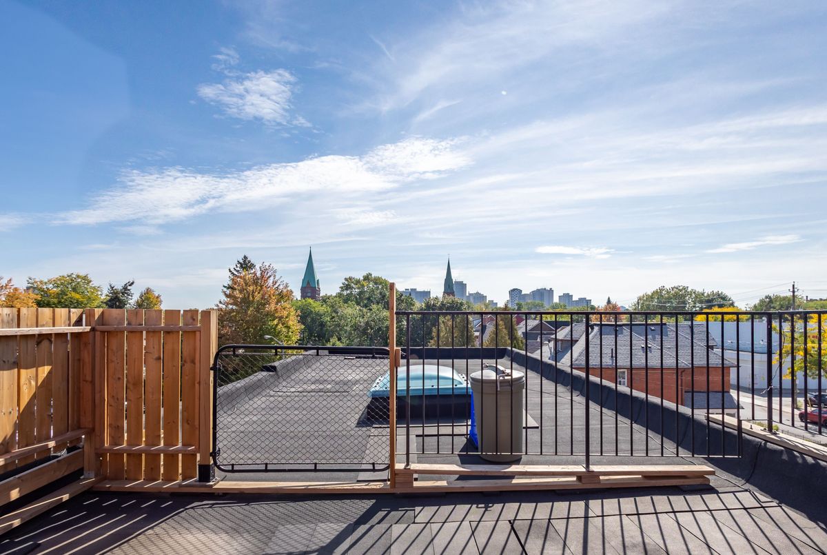 2963 Dundas Street W Toronto 2963 Dundas Street W Toronto