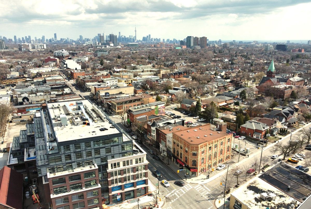 2963 Dundas Street W Toronto 2963 Dundas Street W Toronto