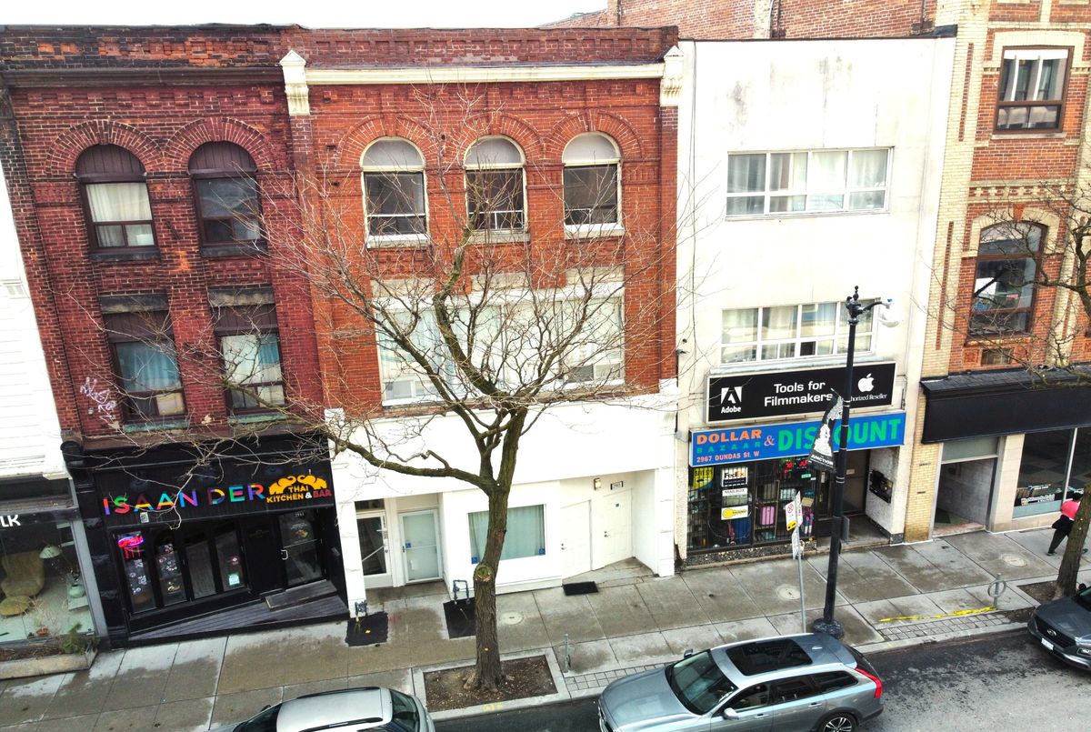 2963 Dundas Street W Toronto 2963 Dundas Street W Toronto