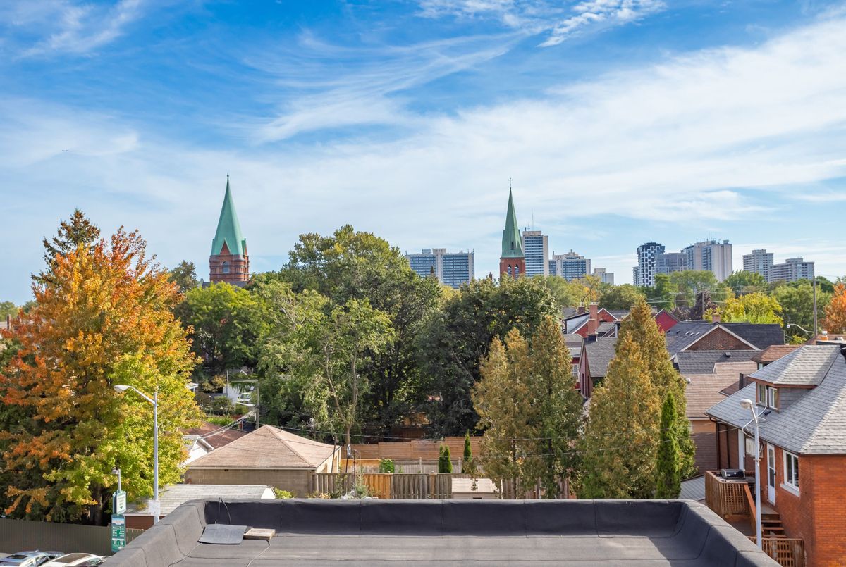 2963 Dundas Street W Toronto 2963 Dundas Street W Toronto