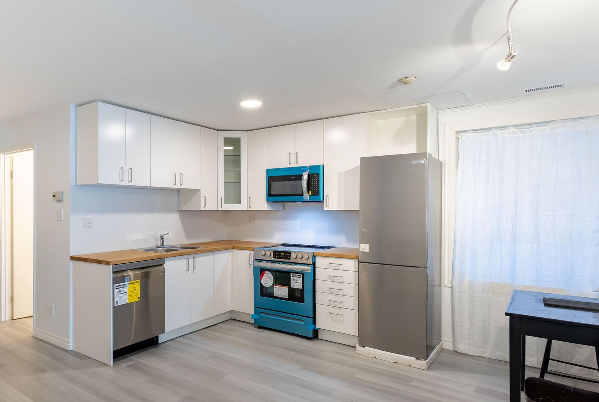 2963 Dundas Street W Toronto 2963 Dundas Street W Toronto