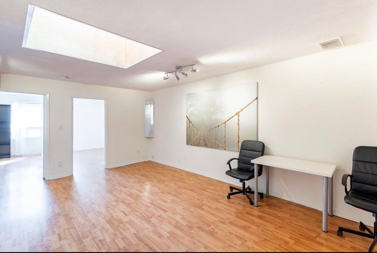 2963 Dundas Street W Toronto 2963 Dundas Street W Toronto