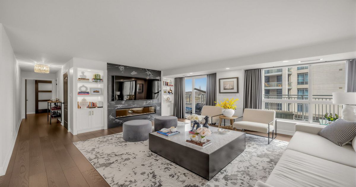 2111 Lake Shore Boulevard W Toronto