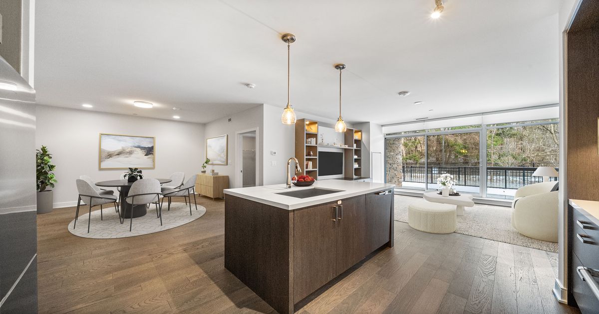 1575 Lakeshore Road W Mississauga
