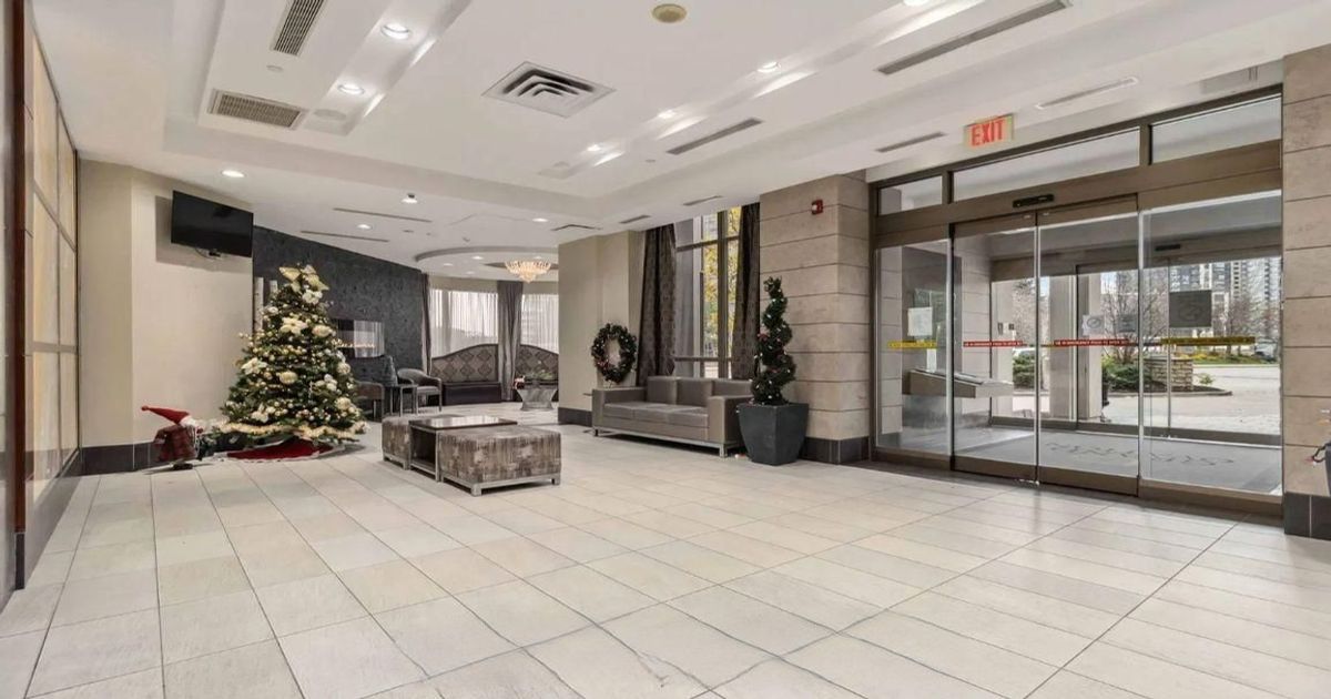 310 Burnhamthorpe Road W Mississauga
