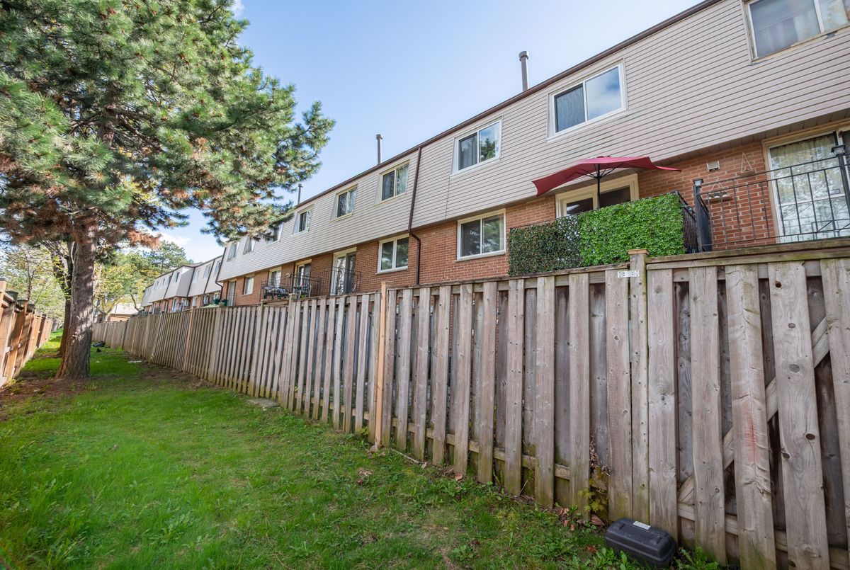 3525 Brandon Gate Mississauga 3525 Brandon Gate Mississauga