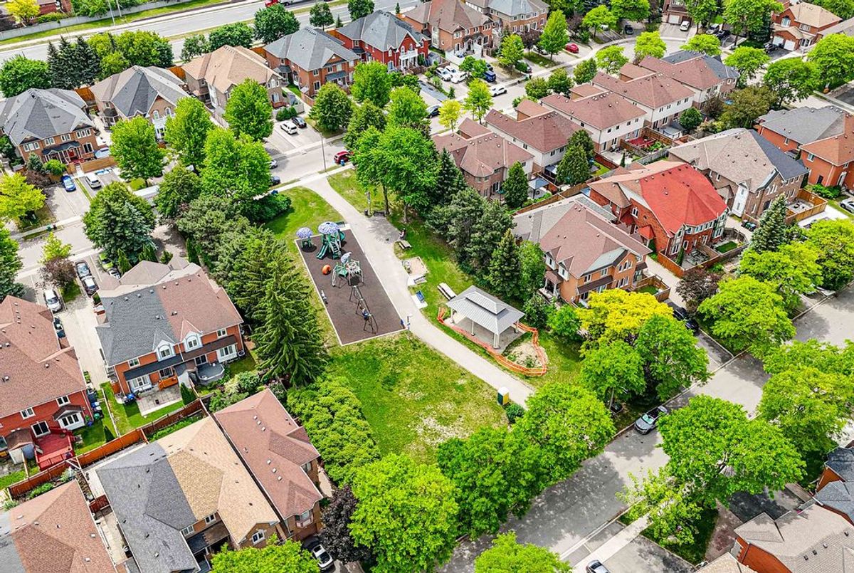 102 Clover Bloom Road Brampton 102 Clover Bloom Road Brampton