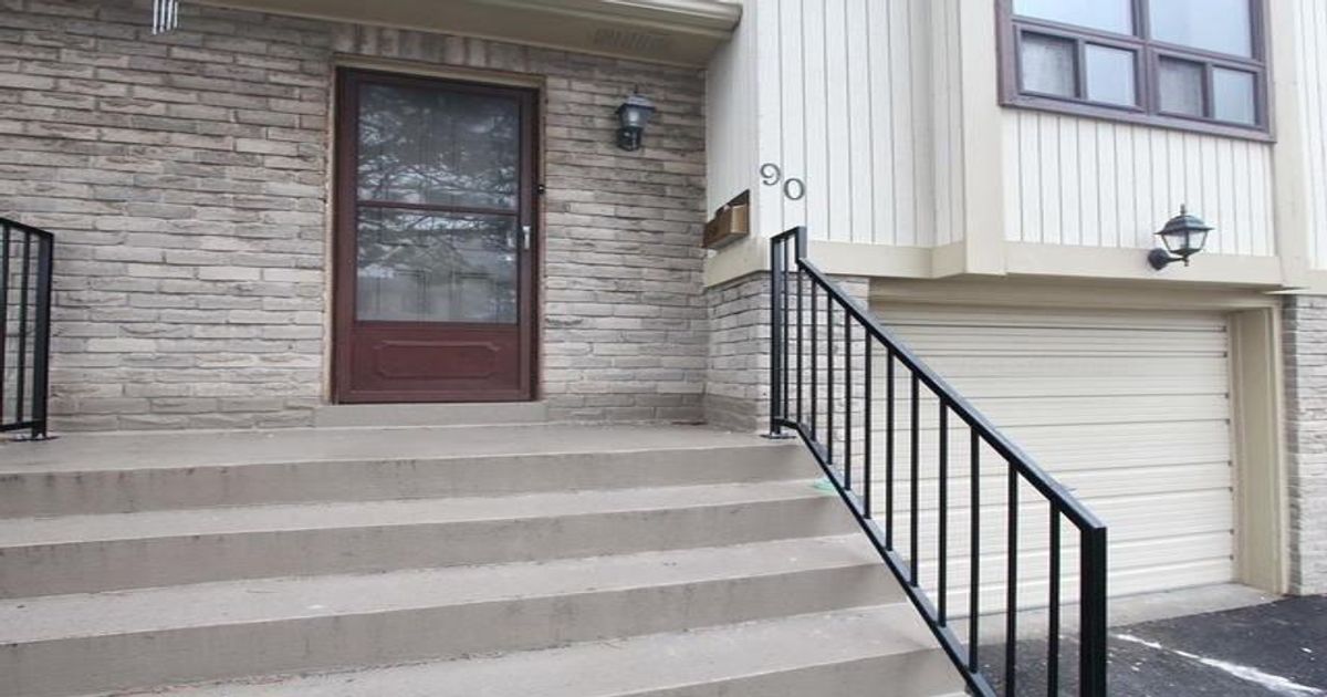 90 Guildford Cres Brampton
