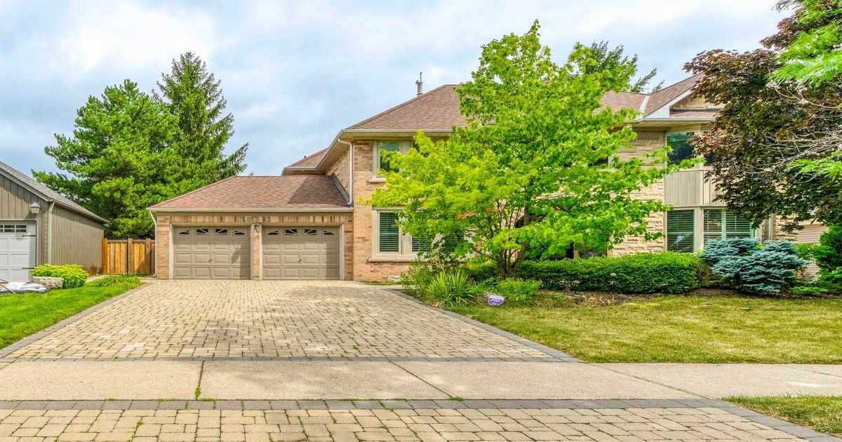 2093 Country Club Dr Burlington