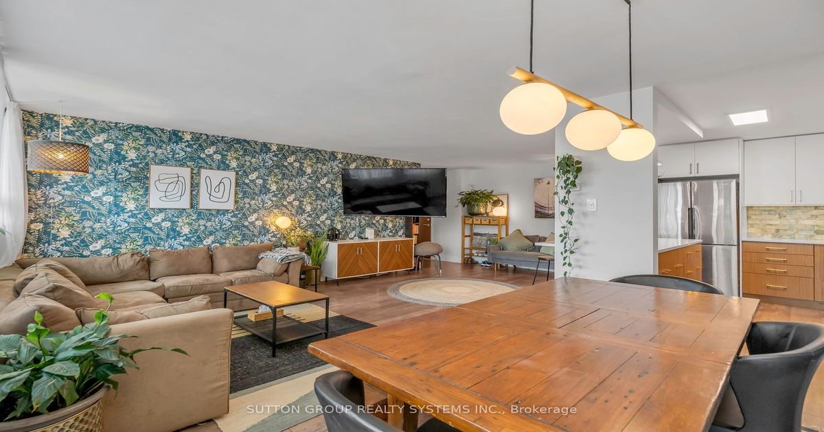 360 Ridelle Ave Toronto