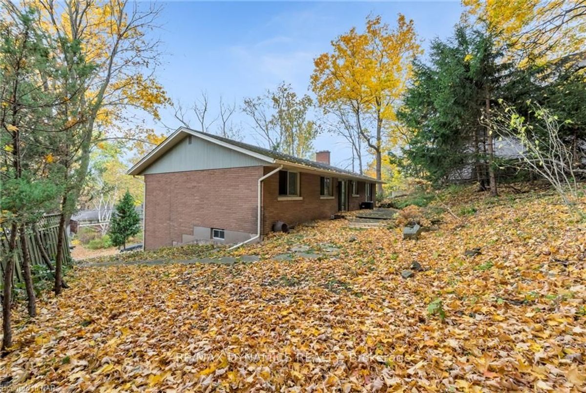 160 WOODSIDE Dr St. Catharines 160 WOODSIDE Dr St. Catharines