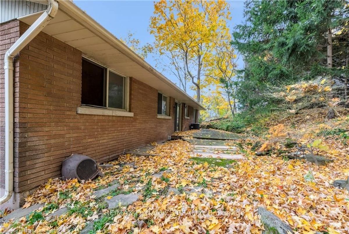 160 WOODSIDE Dr St. Catharines 160 WOODSIDE Dr St. Catharines