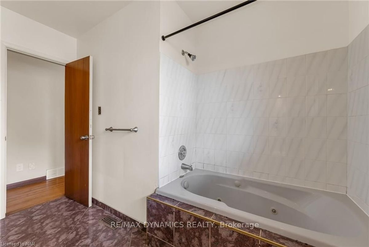 160 WOODSIDE Dr St. Catharines 160 WOODSIDE Dr St. Catharines