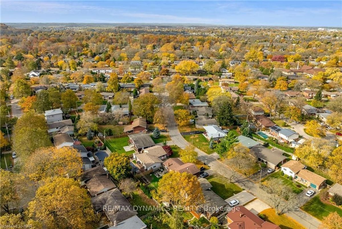 160 WOODSIDE Dr St. Catharines 160 WOODSIDE Dr St. Catharines