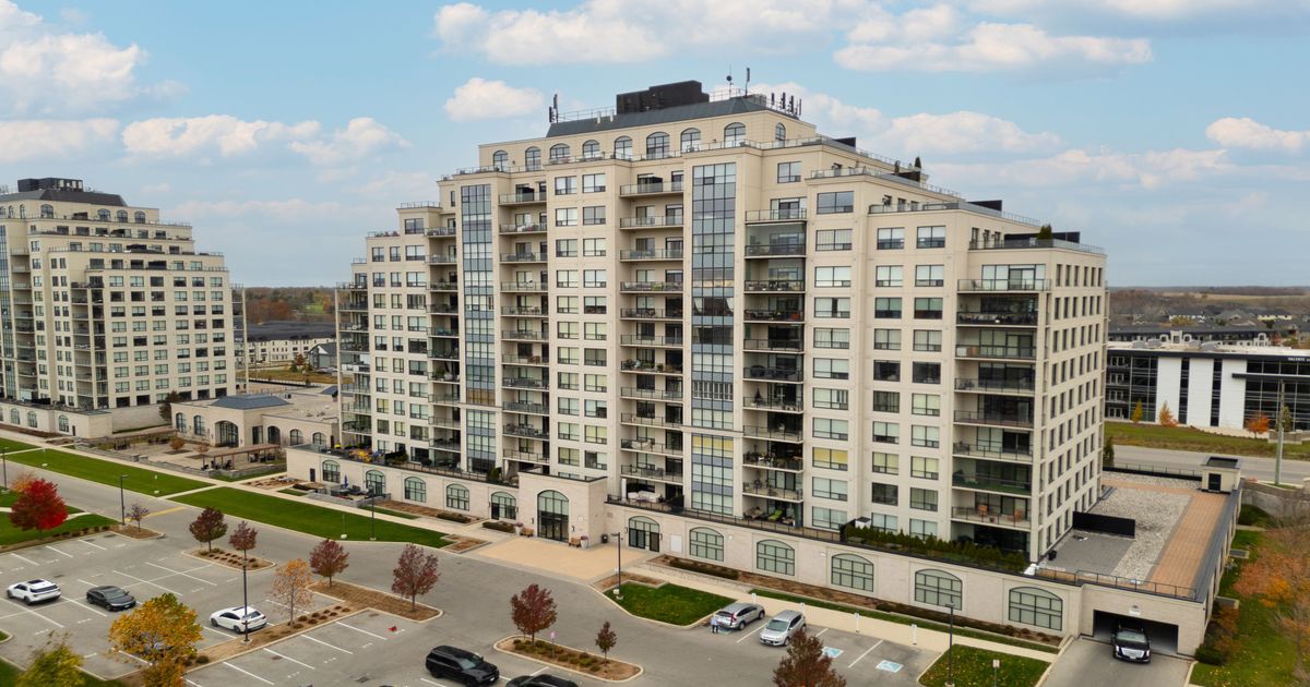 240 Villagewalk Boulevard London North