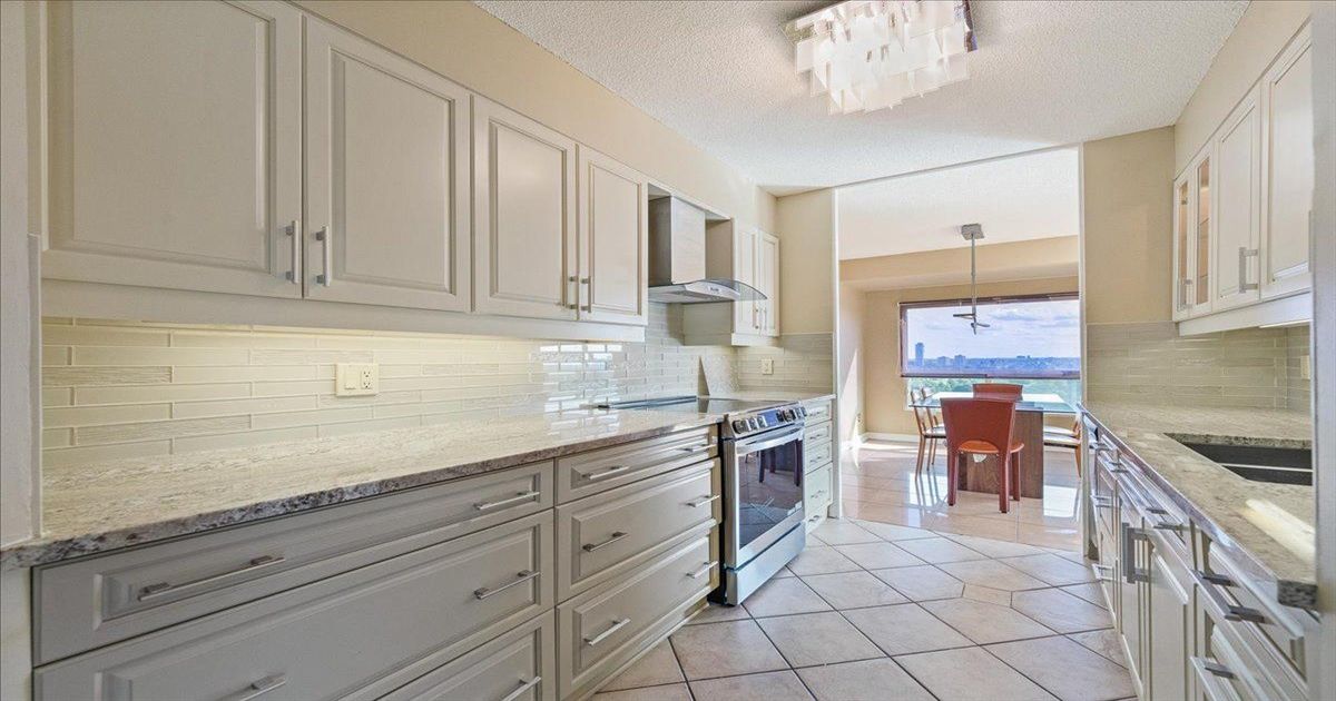 545 ST LAURENT Boulevard Manor Park - Cardinal Glen and Area