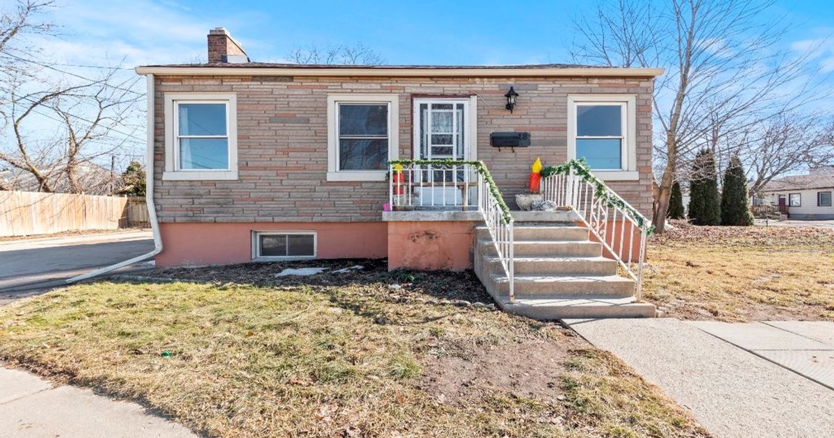 18 Lancaster Avenue St. Catharines