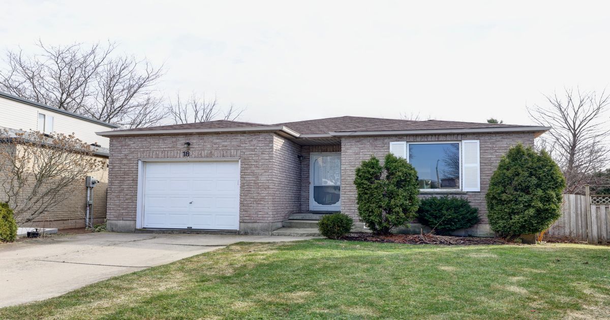 18 Jena Court W Hamilton