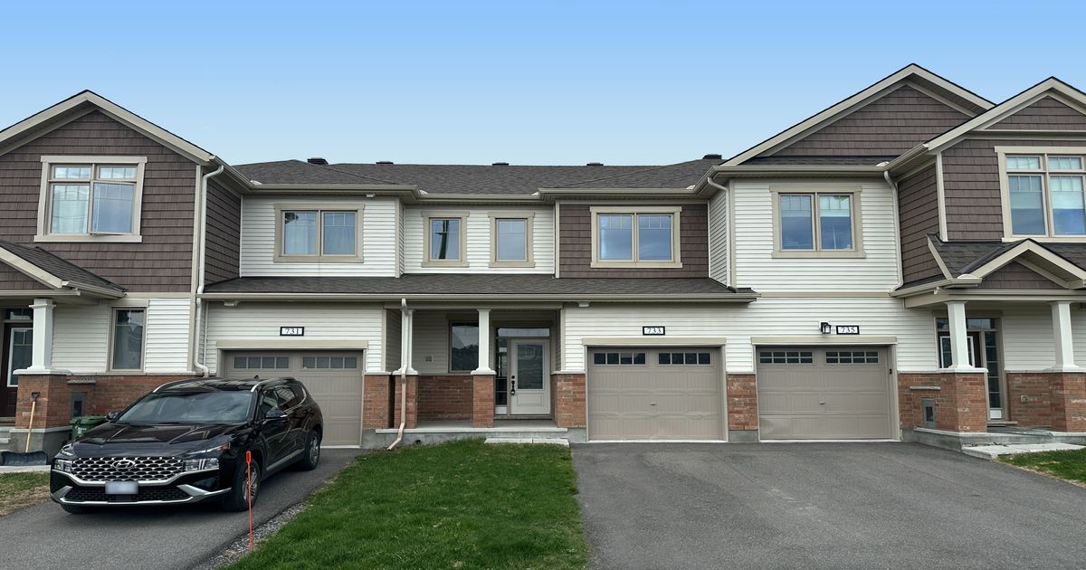733 Megrez Way Barrhaven