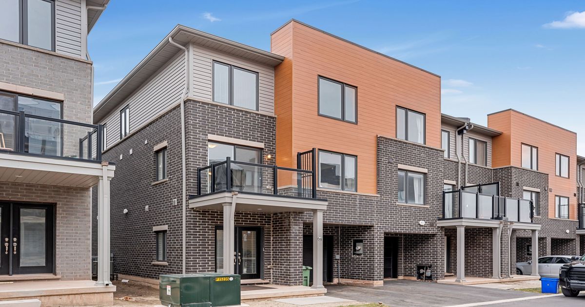 64 DRYDEN Lane Hamilton