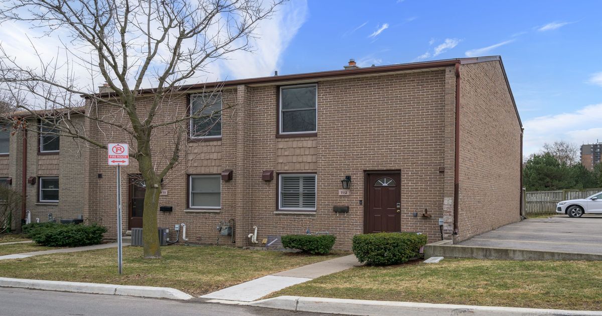 712 Wonderland Road S London