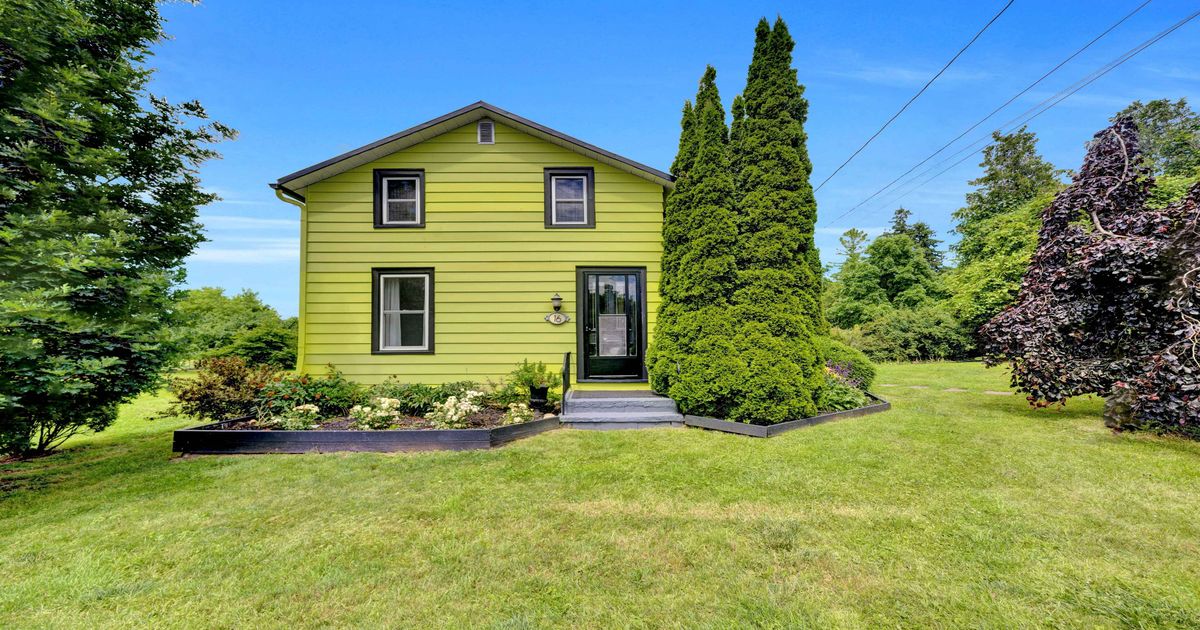 16 Squires Street Prince Edward County
