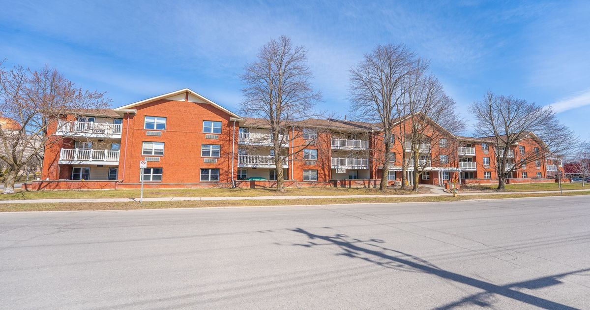 1099 Cadboro Road Cyrville - Carson Grove - Pineview