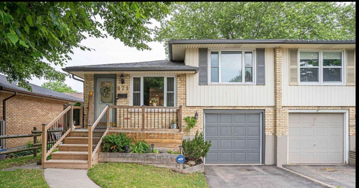 971 Eagle Crescent London South
