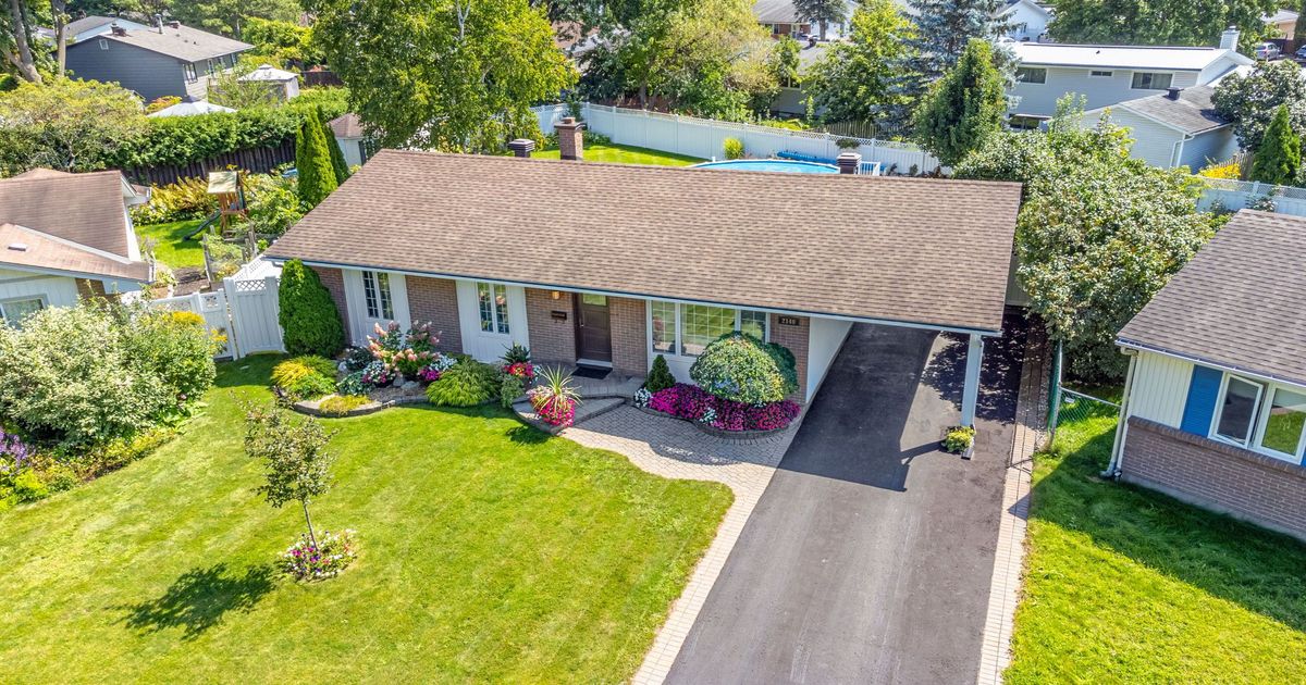 2140 Blue Jay Crescent Beacon Hill North - South and Area