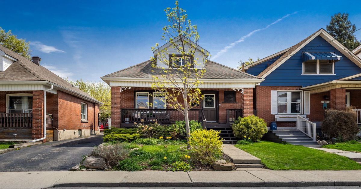 54 Connaught Avenue N Hamilton