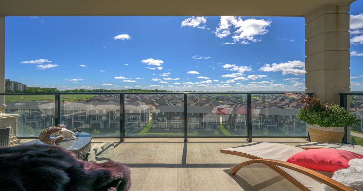 240 Villagewalk Boulevard London North