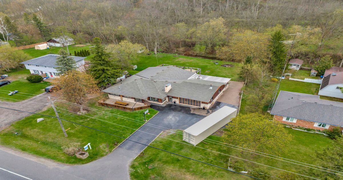1257 Brantford Highway S North Dumfries