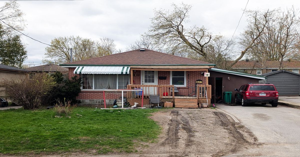 827 Brookdale Crescent Peterborough