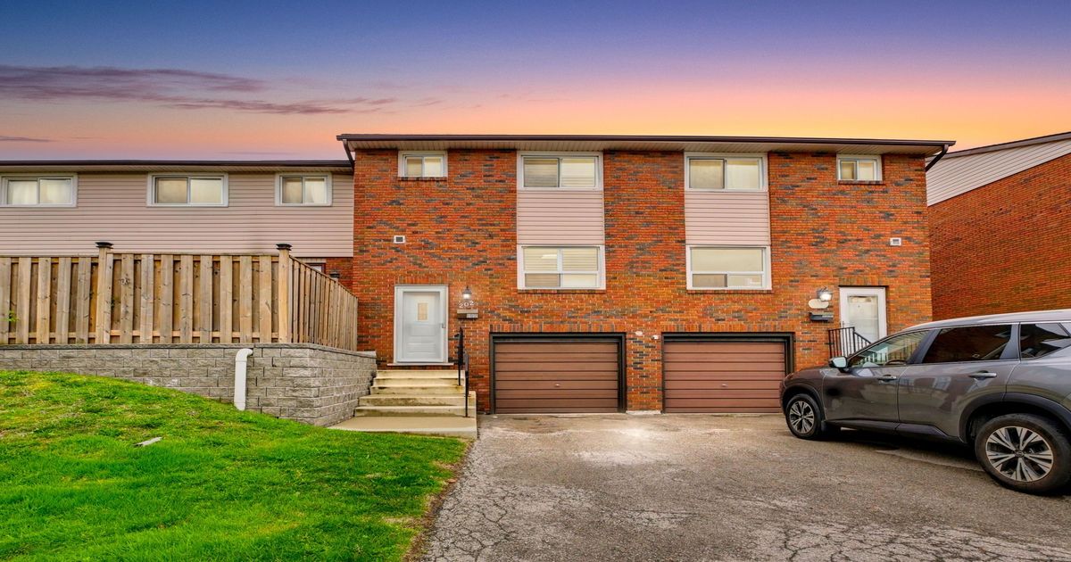 202 Lavina Crescent Hamilton