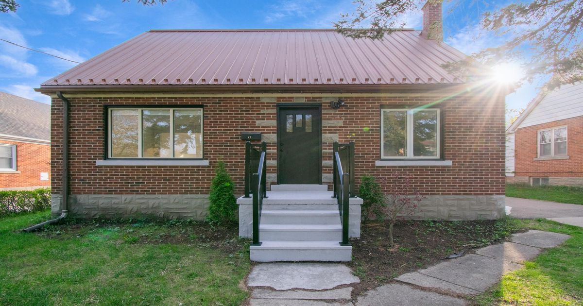 47 Ellis Crescent N Waterloo