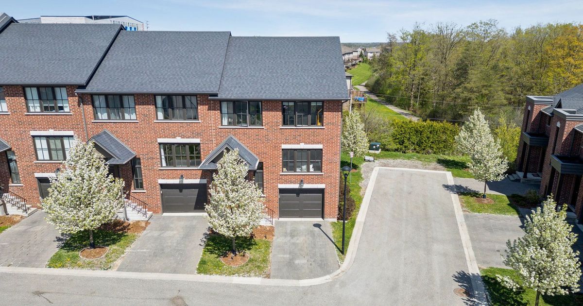 555 SUNNINGDALE Road E London North