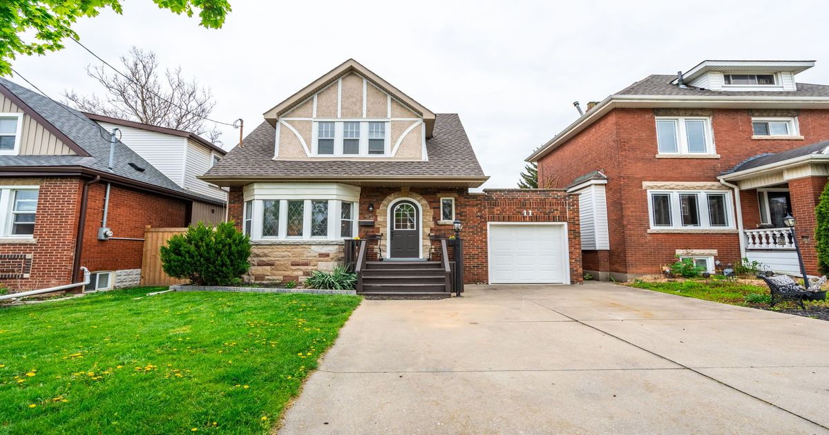 11 Huxley Avenue S Hamilton
