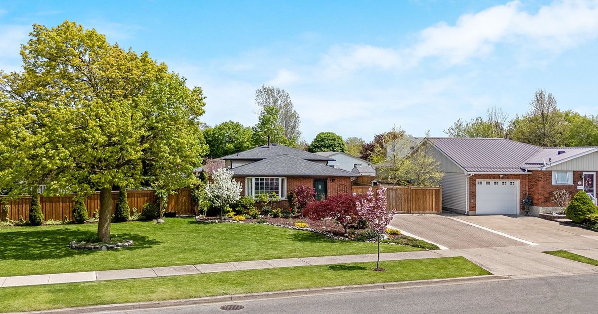 99 Gordon Drummond Avenue Hamilton