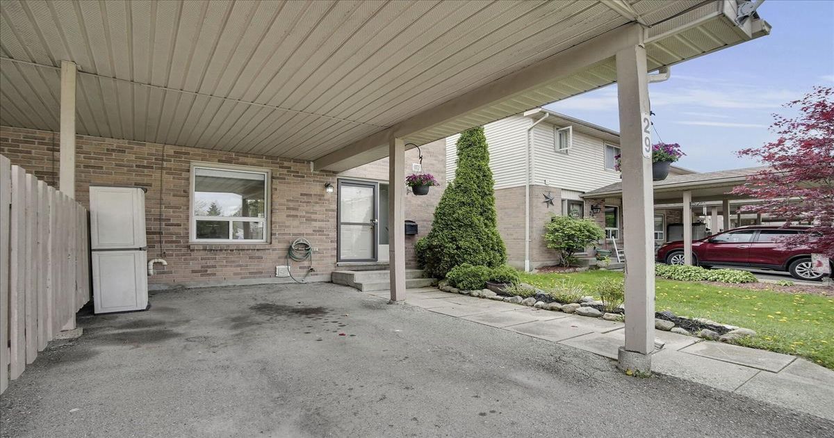 720 Deveron Crescent London South