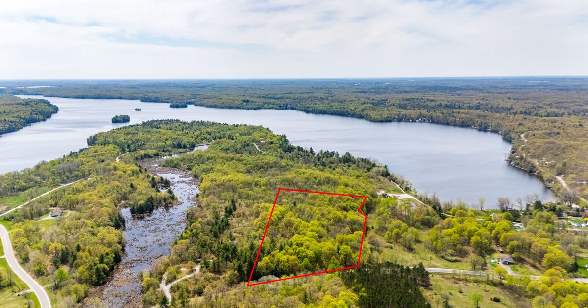 1371 CROW LAKE Road Frontenac