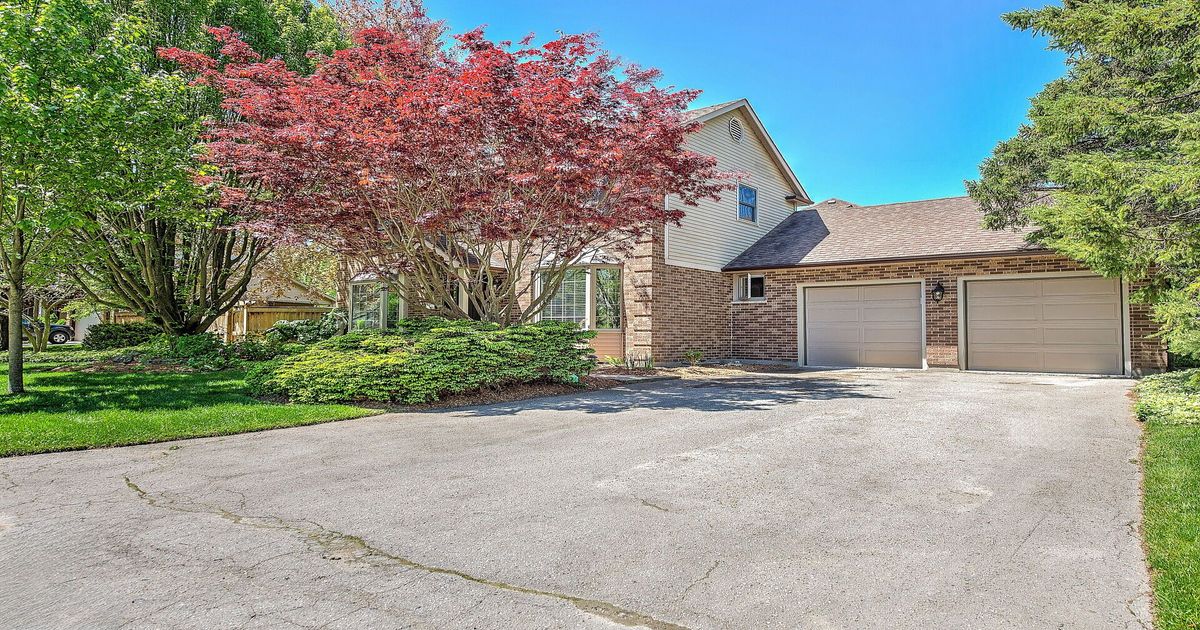 49 Meridene Crescent E London North