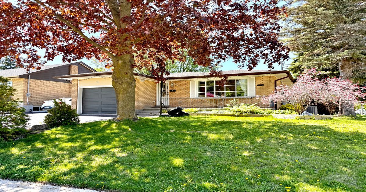 79 Ellis Crescent S Waterloo