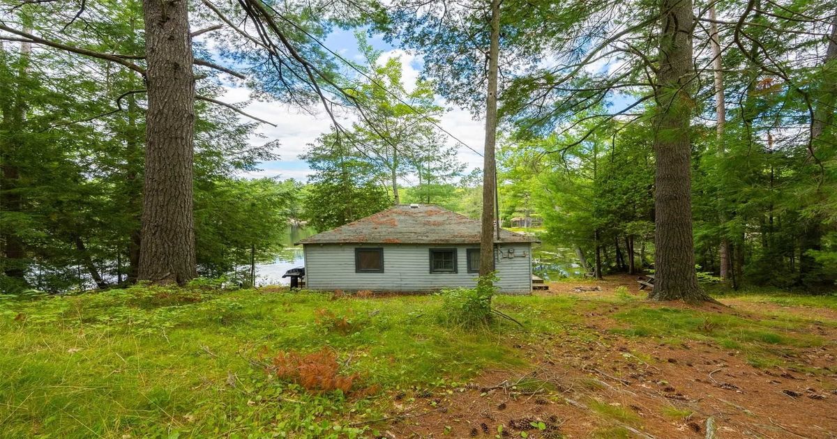 1140 Pine Path N/A Frontenac