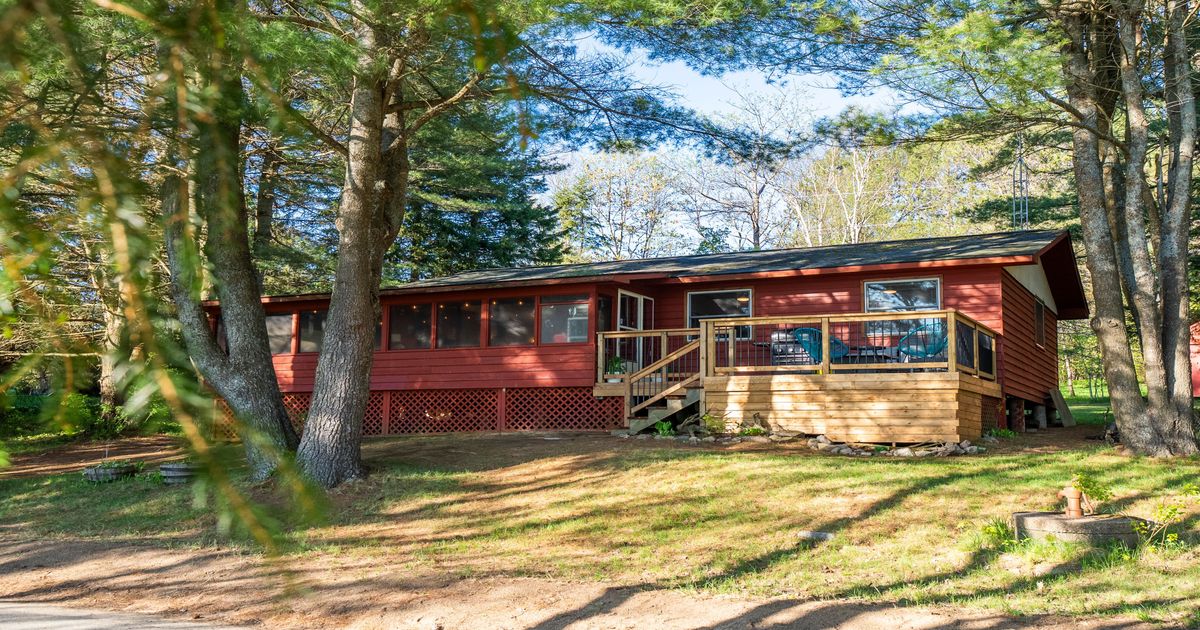 1052 Hammond Road Lake of Bays