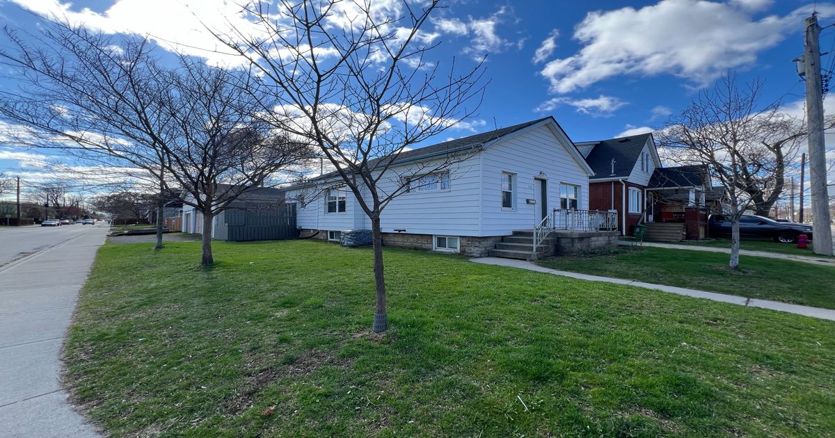 56 Garside Avenue N Hamilton