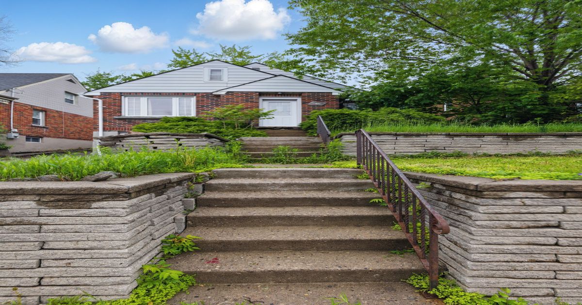 784 Adelaide Street N London East